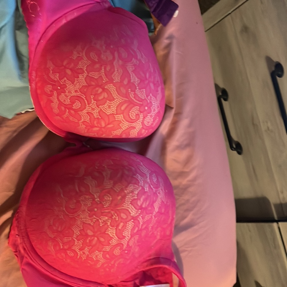Bras - Picture 7 of 8